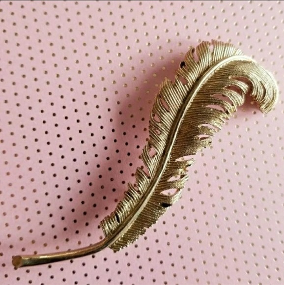Relisted - vintage Coro Pegasus feather brooch gold tone pin - Picture 2 of 8